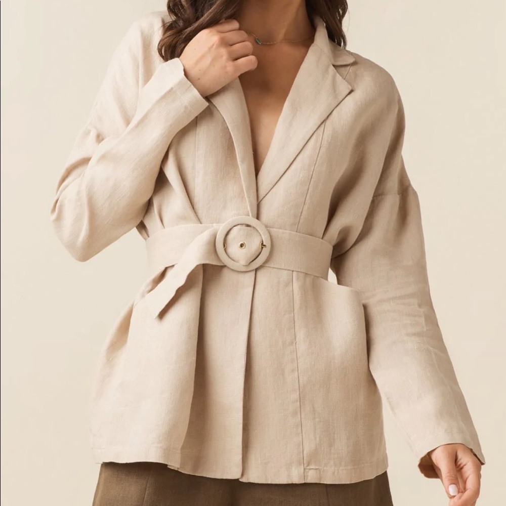 VETTA Linen Belted Blazer in Stone